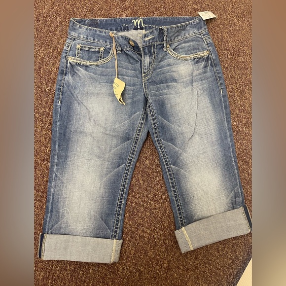 Capris. Brand new never been worn. - Picture 2 of 2